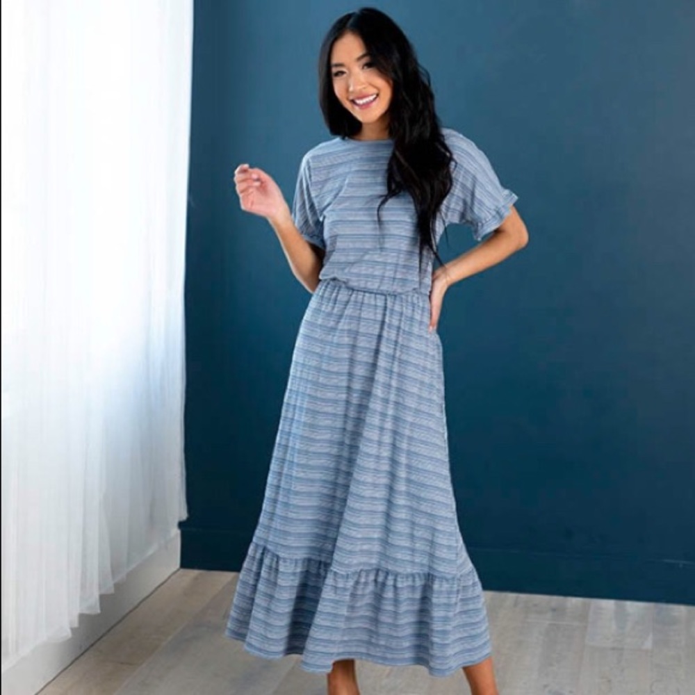 Knit Midi Hem Ruffle Dress